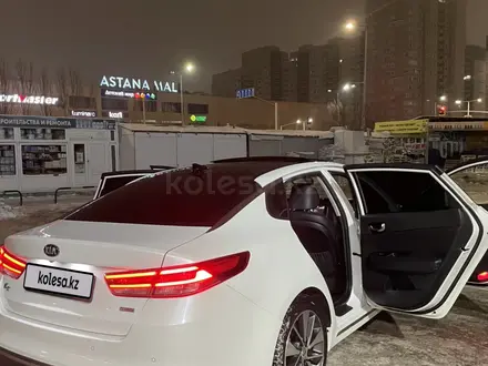 Kia K5 2016 года за 10 000 000 тг. в Астана – фото 2