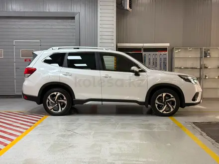 Subaru Forester 2023 года за 14 190 000 тг. в Алматы – фото 5