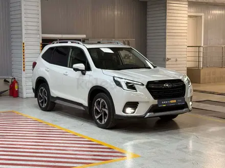 Subaru Forester 2023 года за 14 190 000 тг. в Алматы – фото 3