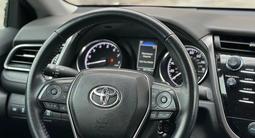 Toyota Camry 2020 года за 10 500 000 тг. в Актобе – фото 5