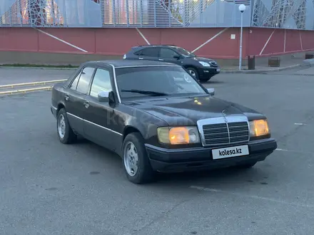 Mercedes-Benz E 230 1993 года за 1 400 000 тг. в Алматы