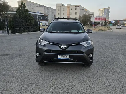 Toyota RAV4 2018 года за 8 800 000 тг. в Актау – фото 3
