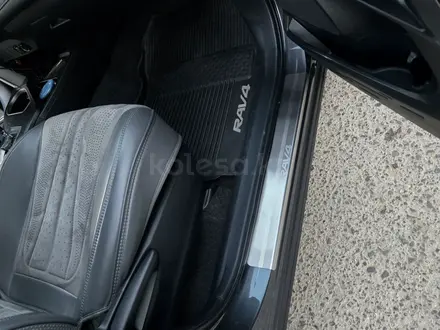Toyota RAV4 2018 года за 8 800 000 тг. в Актау – фото 12