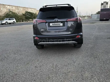 Toyota RAV4 2018 года за 8 800 000 тг. в Актау – фото 4