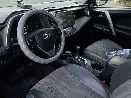 Toyota RAV4 2018 года за 8 800 000 тг. в Актау – фото 8