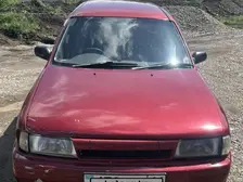 Nissan Sunny, 1992