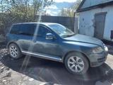 Volkswagen Touareg 2004 года за 2 500 000 тг. в Астана – фото 2