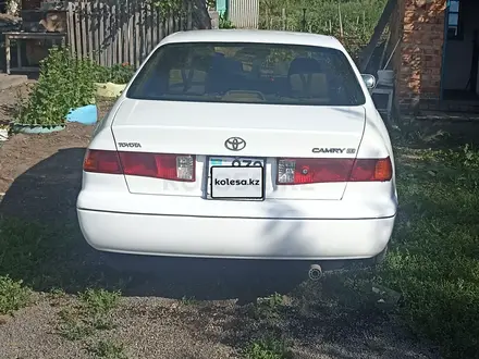 Toyota Camry 2001 года за 2 700 000 тг. в Усть-Каменогорск – фото 2