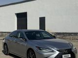 Lexus ES 300h 2023 года за 22 300 000 тг. в Жанаозен – фото 3