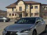 Lexus ES 300h 2023 года за 22 300 000 тг. в Жанаозен – фото 2