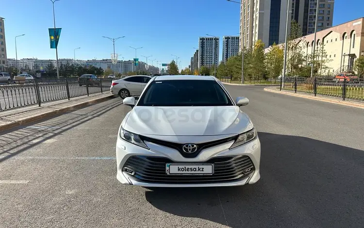 Toyota Camry 2018 года за 12 990 000 тг. в Астана