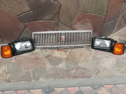 Облицовка передняя с оптикой за 2 000 тг. в Алматы – фото 2
