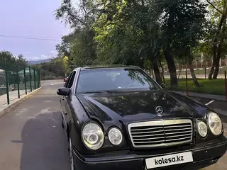 Mercedes-Benz E 320