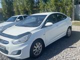 Hyundai Solaris 2013 года за 3 900 000 тг. в Актобе – фото 3