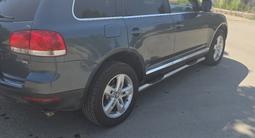 Volkswagen Touareg 2006 года за 4 500 000 тг. в Усть-Каменогорск – фото 4
