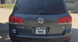 Volkswagen Touareg 2006 года за 4 500 000 тг. в Усть-Каменогорск – фото 5