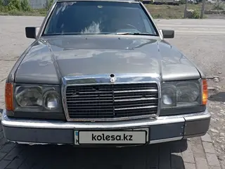 Mercedes-Benz E 230