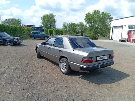 Mercedes-Benz E 230 1990 года за 900 000 тг. в Караганда – фото 2