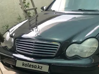 Mercedes-Benz C 240