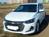 Chevrolet Onix 2023 года за 6 950 000 тг. в Актобе – фото 2