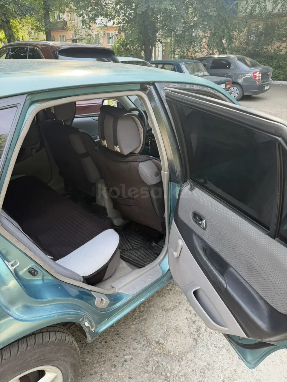 Mazda 323, 2001