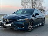 Toyota Camry 2021 года за 13 700 000 тг. в Алматы