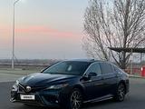 Toyota Camry 2021 года за 13 700 000 тг. в Алматы – фото 4