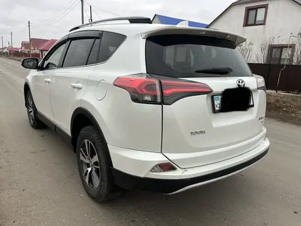 Toyota RAV4 2016 года за 11 000 000 тг. в Аксай – фото 3