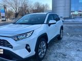 Toyota RAV4 2020 года за 18 000 000 тг. в Актобе