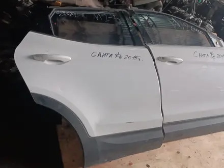 Двери, дверные замки Hyundai Santa Fe 2015 год за 200 000 тг. в Алматы – фото 2