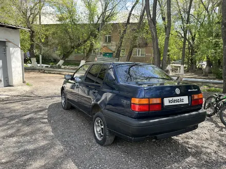 Volkswagen Vento 1993 года за 1 350 000 тг. в Караганда – фото 4