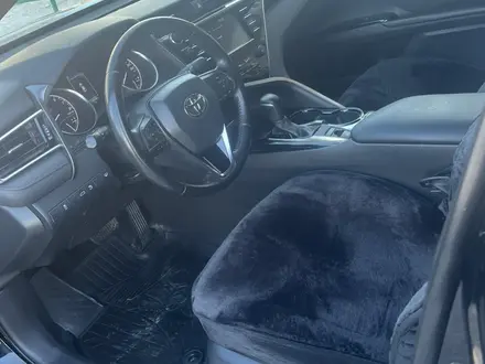 Toyota Camry 2019 года за 11 800 000 тг. в Семей – фото 5