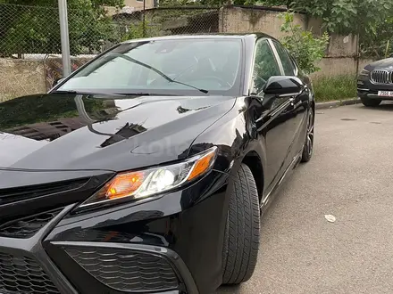 Toyota Camry 2020 года за 8 700 000 тг. в Уральск