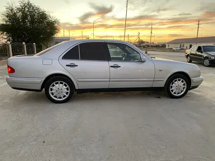 Mercedes-Benz E 320 1997 года за 4 000 000 тг. в Атырау – фото 16