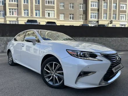 Lexus ES 300h 2017 года за 15 500 000 тг. в Астана