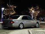 Mercedes-Benz E 320 2001 года за 3 500 000 тг. в Кульсары – фото 4