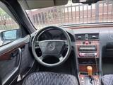 Mercedes-Benz C 220 1996 года за 2 850 000 тг. в Актобе – фото 2