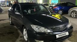 Toyota Camry 2001 года за 3 500 000 тг. в Актобе – фото 2