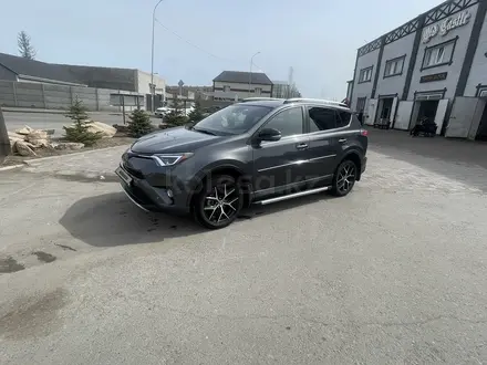 Toyota RAV4 2018 года за 13 000 000 тг. в Павлодар