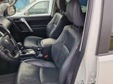 Toyota Land Cruiser Prado 2018 года за 24 000 000 тг. в Актобе – фото 2