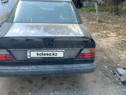 Mercedes-Benz E 230 1989 года за 900 000 тг. в Караганда – фото 4