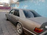 Mercedes-Benz E 200 1990 годаүшін700 000 тг. в Семей – фото 4