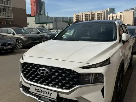 Hyundai Santa Fe 2022 года за 18 500 000 тг. в Астана