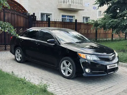 Toyota Camry 2012 года за 7 500 000 тг. в Уральск – фото 2
