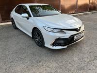 Toyota Camry 2021 года за 16 000 000 тг. в Атырау