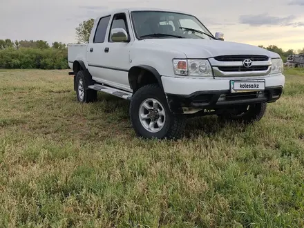 Toyota Hilux 2004 годаүшін3 200 000 тг. в Актобе