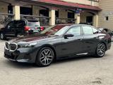 BMW 520 2023 года за 34 000 000 тг. в Астана – фото 2