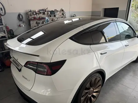 Tesla Model Y 2023 года за 21 500 000 тг. в Алматы – фото 4