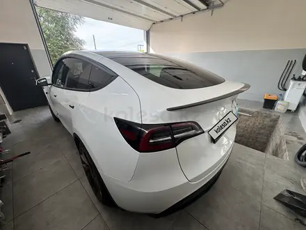 Tesla Model Y 2023 года за 21 500 000 тг. в Алматы – фото 3