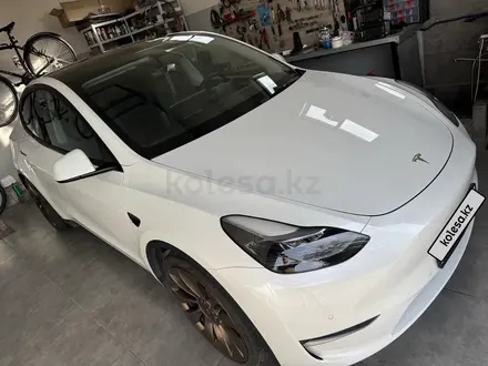 Tesla Model Y 2023 года за 21 500 000 тг. в Алматы – фото 2